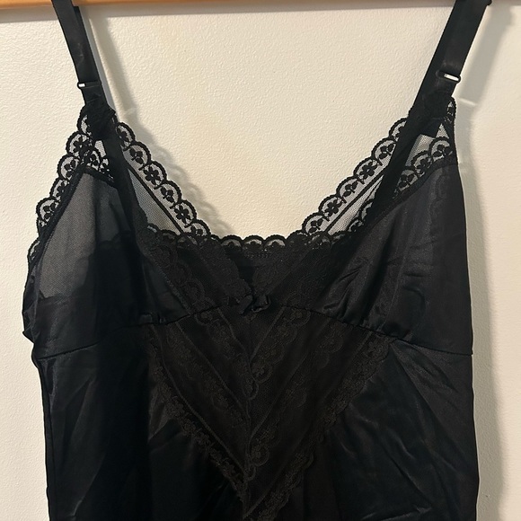 VINTAGE | Black lace detailed slip dress - Picture 3 of 8
